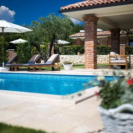 فيلة Luxury Nika *